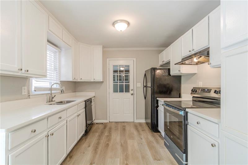 Photo of 927 Magna Carta Drive NW, Atlanta, GA 30318 (MLS # 7840967)