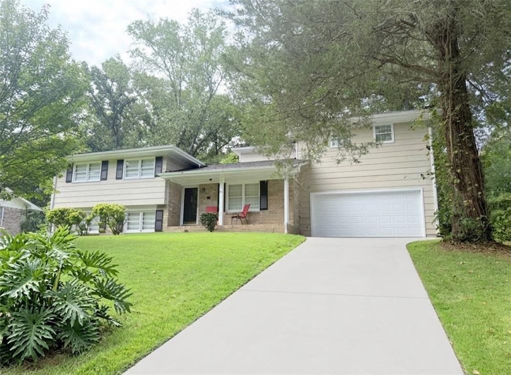 Photo of 927 Magna Carta Drive NW, Atlanta, GA 30318 (MLS # 7840967)