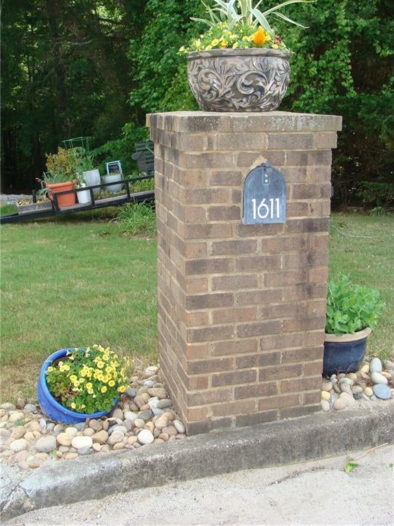 1611 Lake View Court