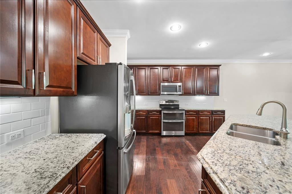 LENOX OVERLOOK - Residential