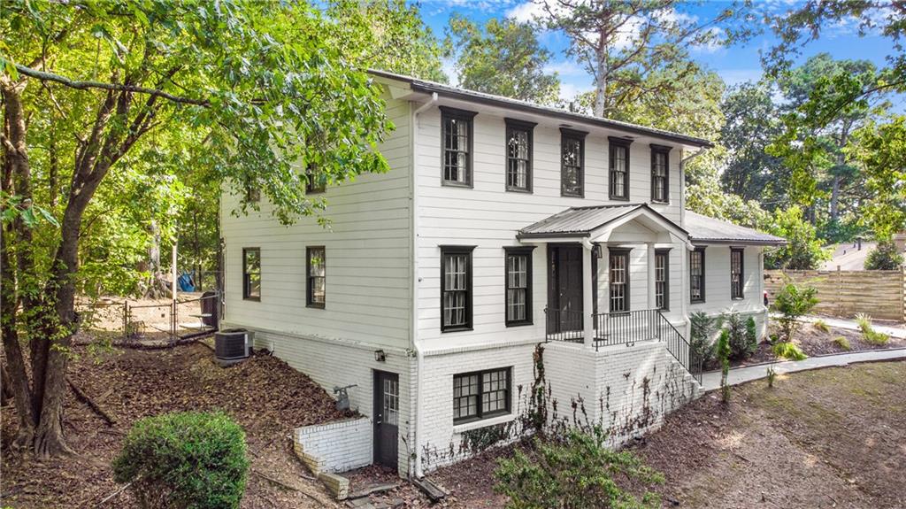 813 Lakeshore Drive