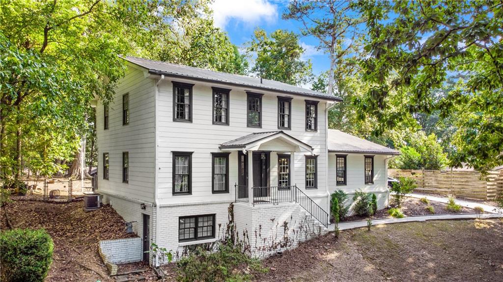 813 Lakeshore Drive