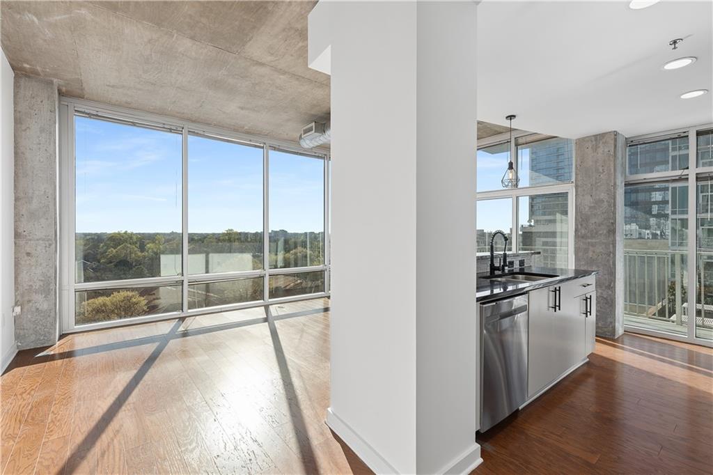 943 Peachtree Street NE 913