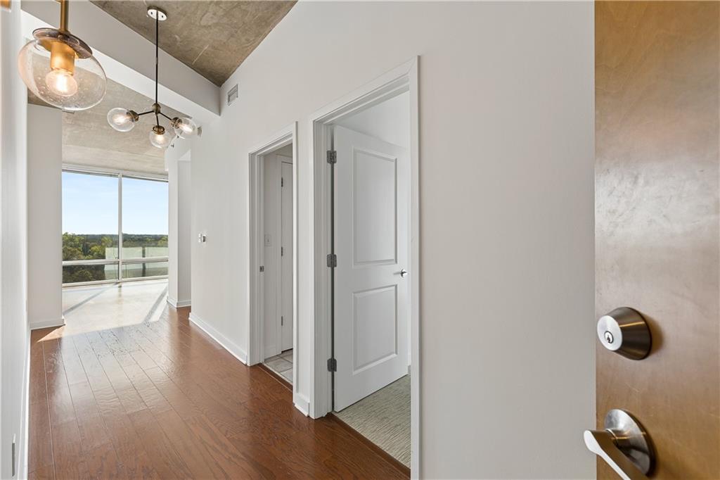 943 Peachtree Street NE 913