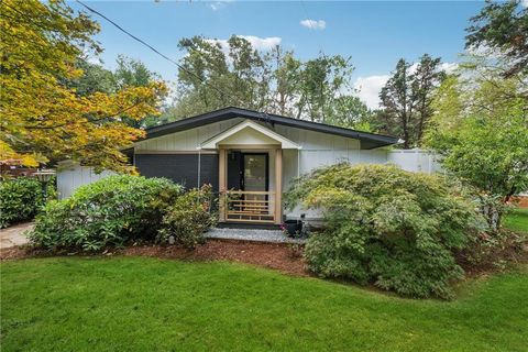 Photo of 2010 Glenroy Drive SE, Smyrna, GA 30080 (MLS # 7656123)