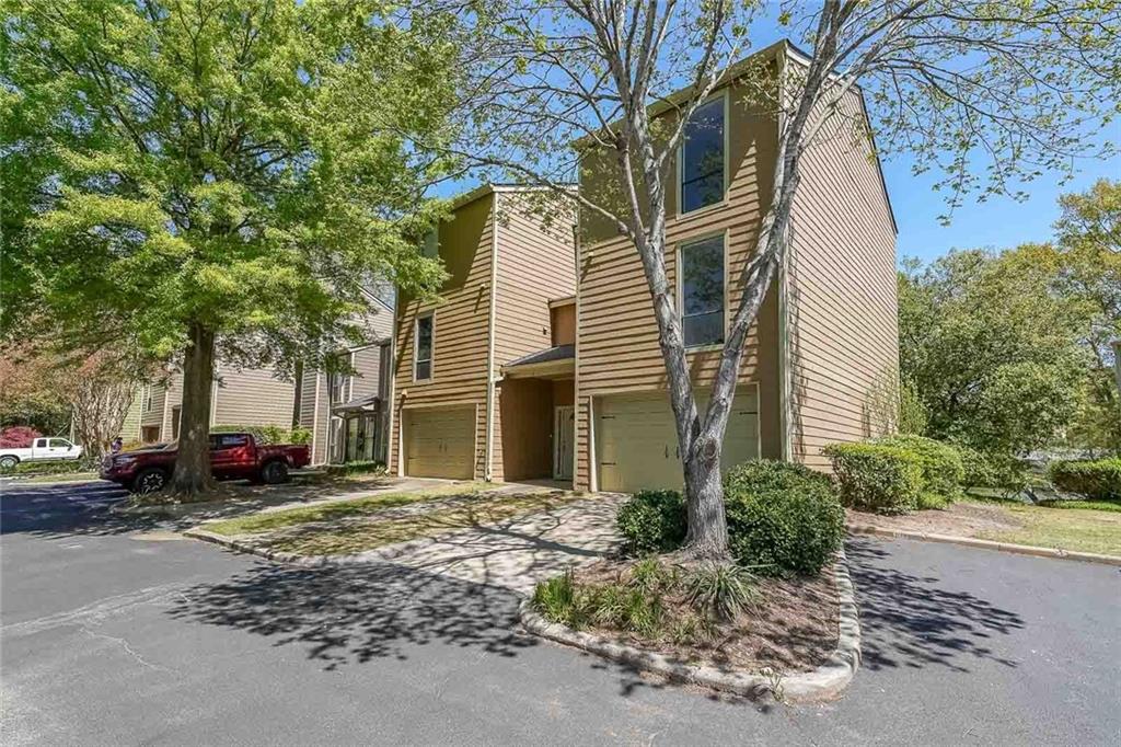 1107 Riverbend Club Drive SE