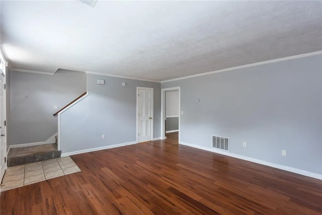 Lilburn, Georgia 30047, United States, 2 Bedrooms Bedrooms, ,3 BathroomsBathrooms,Residential,Active,231622