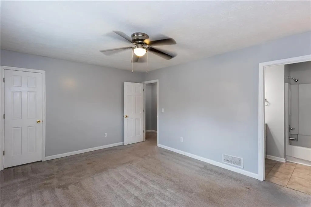 Lilburn, Georgia 30047, United States, 2 Bedrooms Bedrooms, ,3 BathroomsBathrooms,Residential,Active,231622