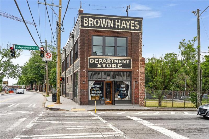 330 McGill Place - Residential