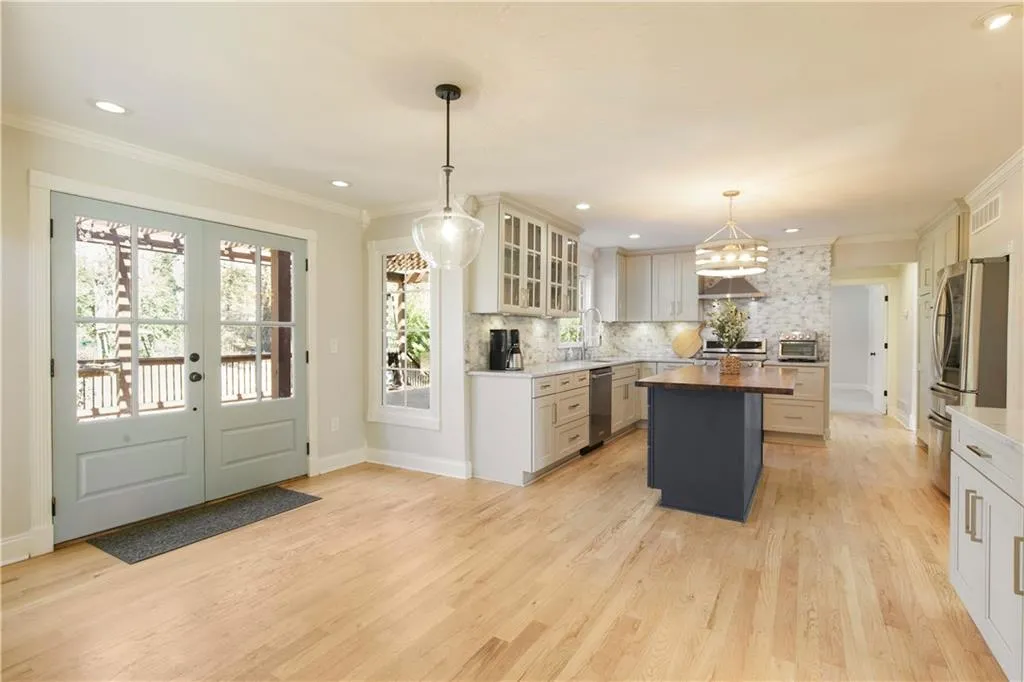 Roswell, Georgia 30076, United States, 4 Bedrooms Bedrooms, ,4 BathroomsBathrooms,Residential,Pending,4621