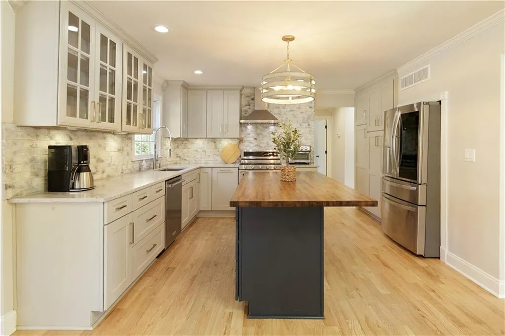 Roswell, Georgia 30076, United States, 4 Bedrooms Bedrooms, ,4 BathroomsBathrooms,Residential,Pending,4621