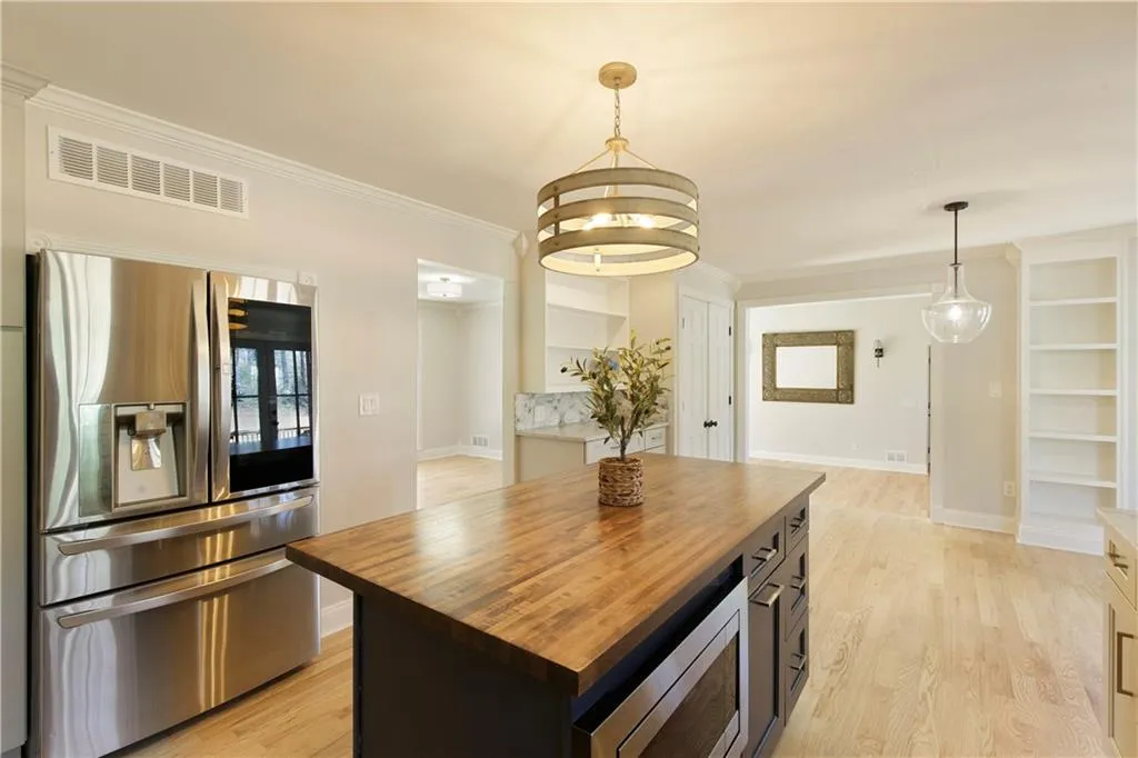 Roswell, Georgia 30076, United States, 4 Bedrooms Bedrooms, ,4 BathroomsBathrooms,Residential,Pending,4621