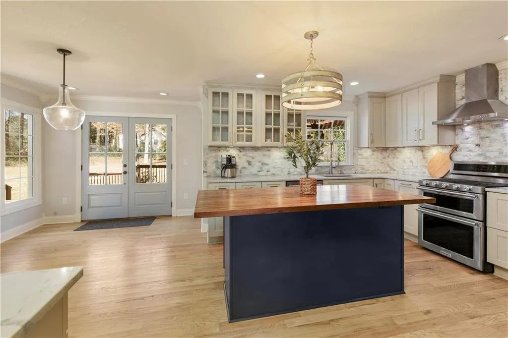 Roswell, Georgia 30076, United States, 4 Bedrooms Bedrooms, ,4 BathroomsBathrooms,Residential,Pending,4621