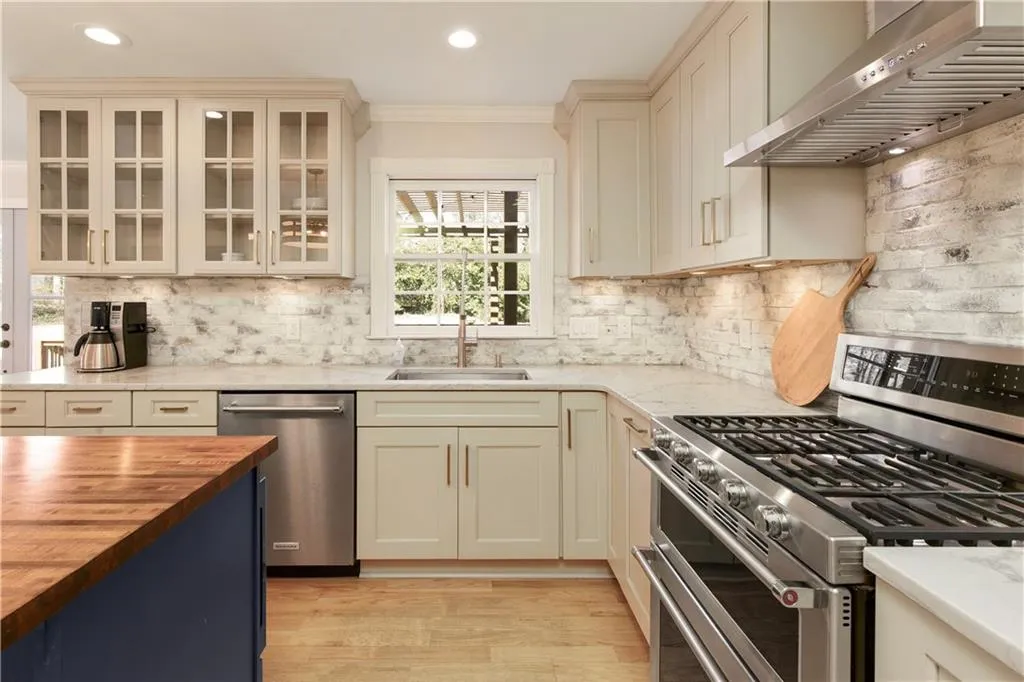 Roswell, Georgia 30076, United States, 4 Bedrooms Bedrooms, ,4 BathroomsBathrooms,Residential,Pending,4621