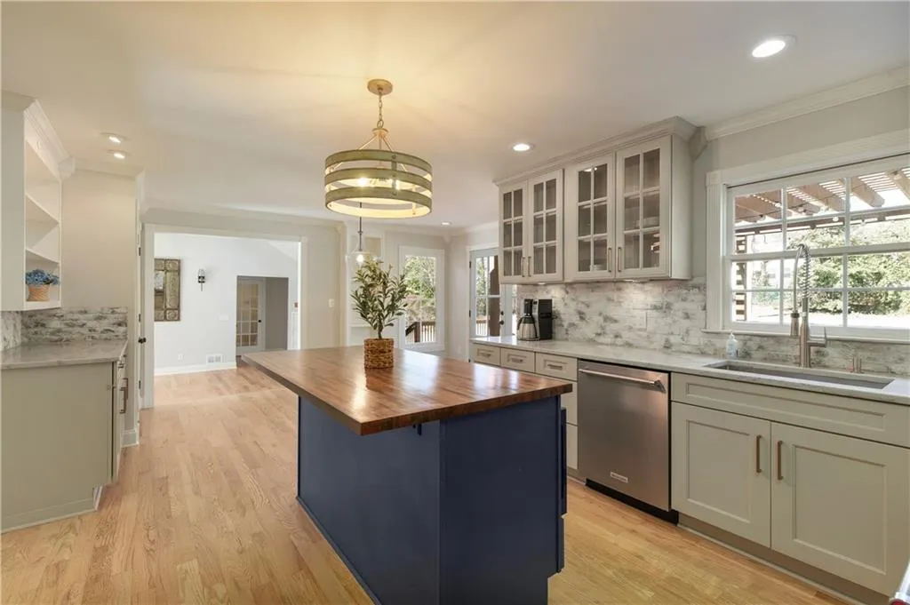 Roswell, Georgia 30076, United States, 4 Bedrooms Bedrooms, ,4 BathroomsBathrooms,Residential,Pending,4621