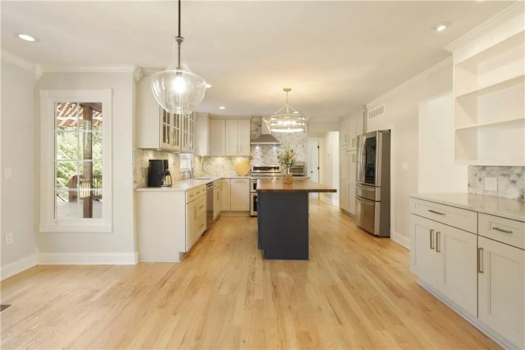 Roswell, Georgia 30076, United States, 4 Bedrooms Bedrooms, ,4 BathroomsBathrooms,Residential,Pending,4621