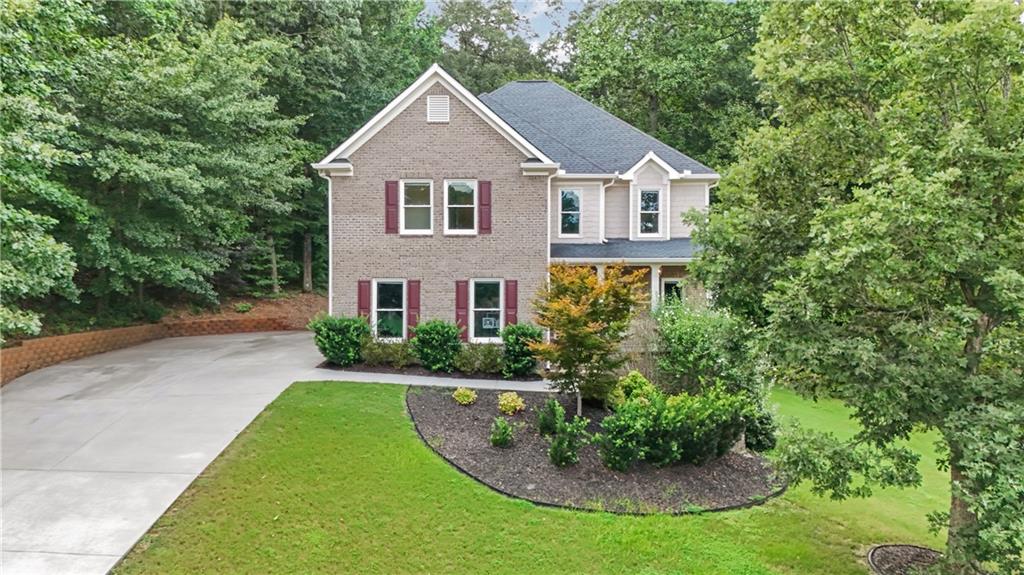 Beautiful and move-in-ready 3-bedroom, 2.5-bathroom home on 1.17 acres in the desirable Montfort Estate subdivision of Dacula, GA. Built in 2014, this thoughtfully updated home welcomes you with a vaulted family room filled with natural light, creating a warm and inviting atmosphere. The fully renovated kitchen features all-new appliances, granite countertops, and a clear view into the family room—perfect for both entertaining and everyday living.
Enjoy all-new flooring and fresh paint throughout, giving the entire home a crisp, modern feel. Upstairs, you'll find three generously sized bedrooms, including a beautifully updated primary suite, along with walk-in attic storage for added convenience. The full daylight walkout basement is unfinished and ready for your personal touch—ideal for a home gym, extra living space, or workshop.
Located in a community with fantastic amenities including a pool, tennis courts, and playground, and just minutes from shopping and highly rated schools, this home offers both comfort and convenience. Don’t miss this incredible opportunity!