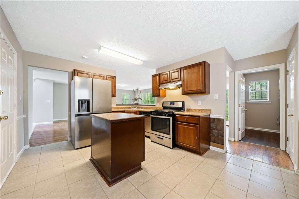 610 Durham Ridge Drive, Lilburn, Georgia image 17