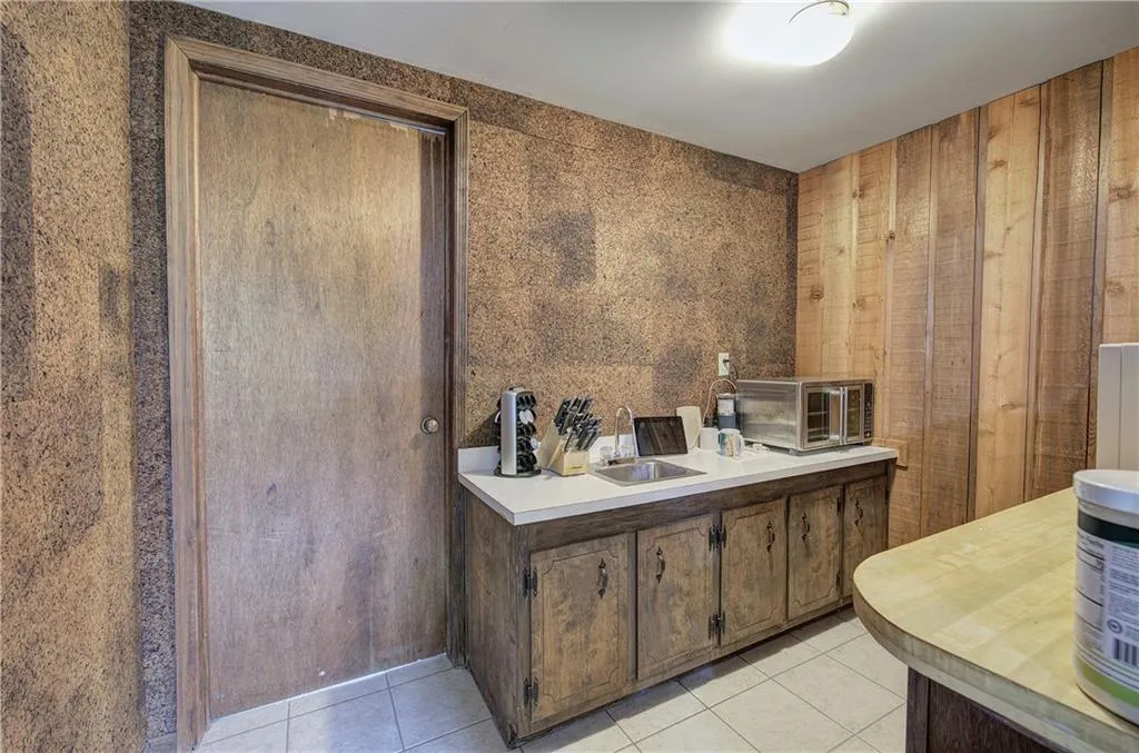 Marietta, Georgia 30068, United States, 4 Bedrooms Bedrooms, ,3 BathroomsBathrooms,Residential,Active,23859