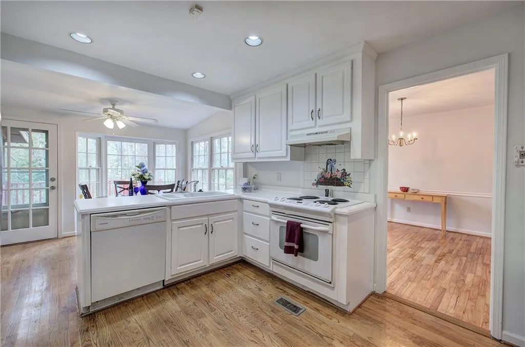 Marietta, Georgia 30068, United States, 4 Bedrooms Bedrooms, ,3 BathroomsBathrooms,Residential,Active,23859