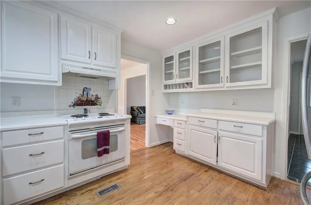 Marietta, Georgia 30068, United States, 4 Bedrooms Bedrooms, ,3 BathroomsBathrooms,Residential,Active,23859