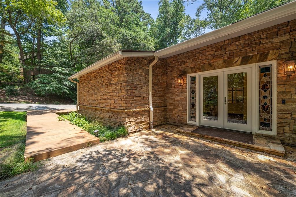 1690 Trotters Lane