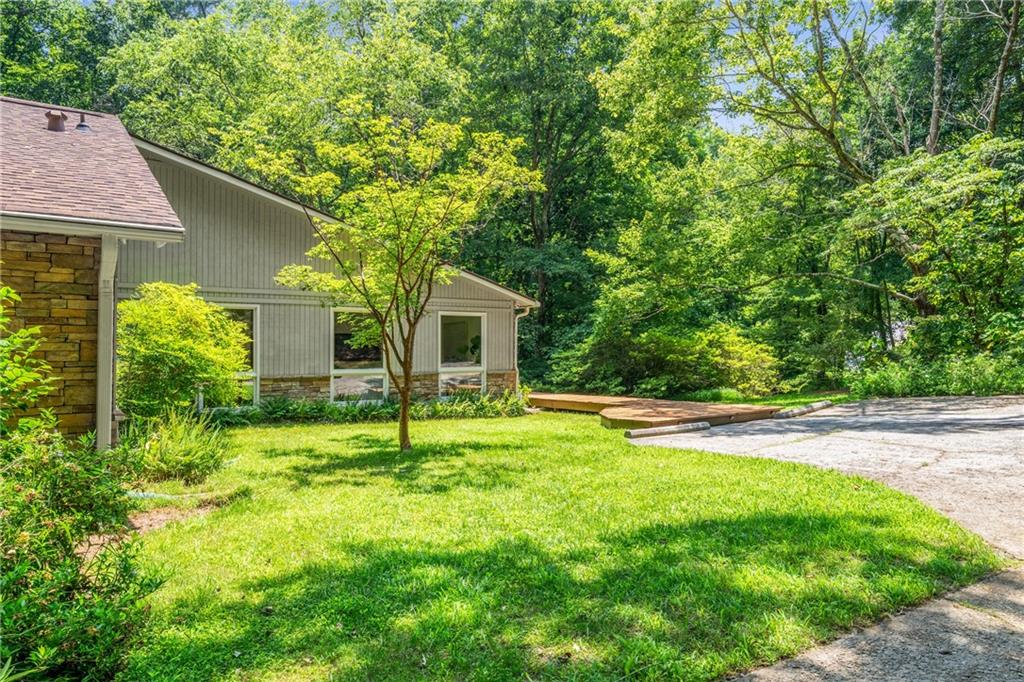 1690 Trotters Lane