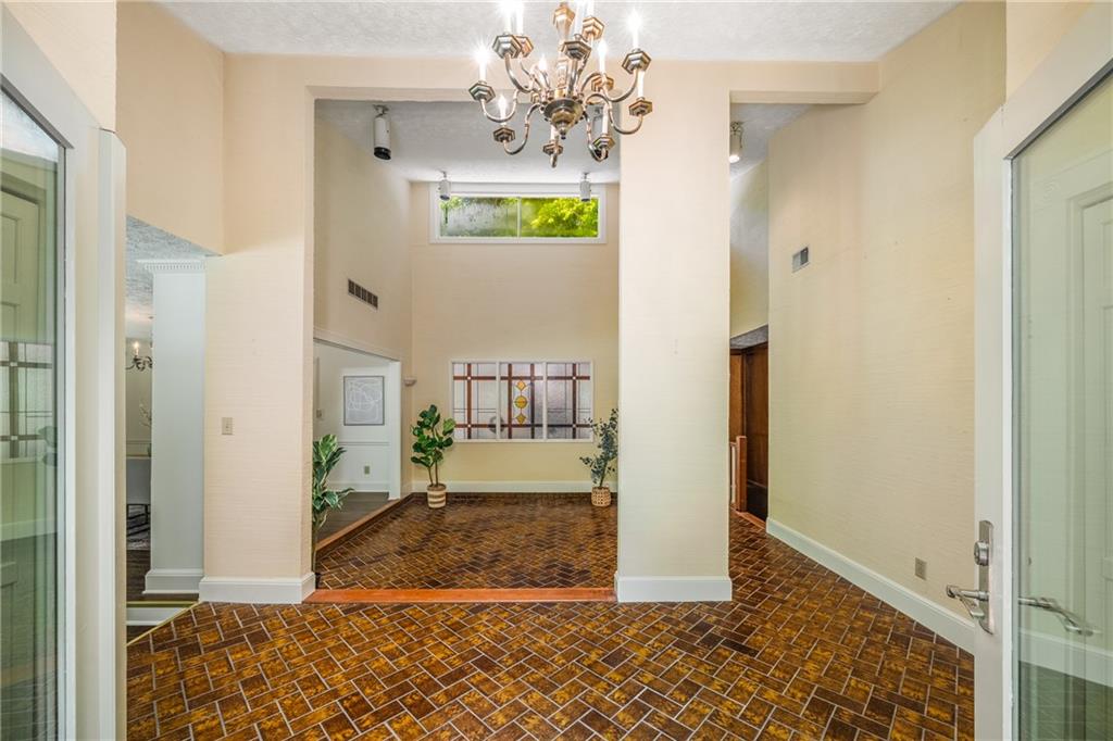1690 Trotters Lane