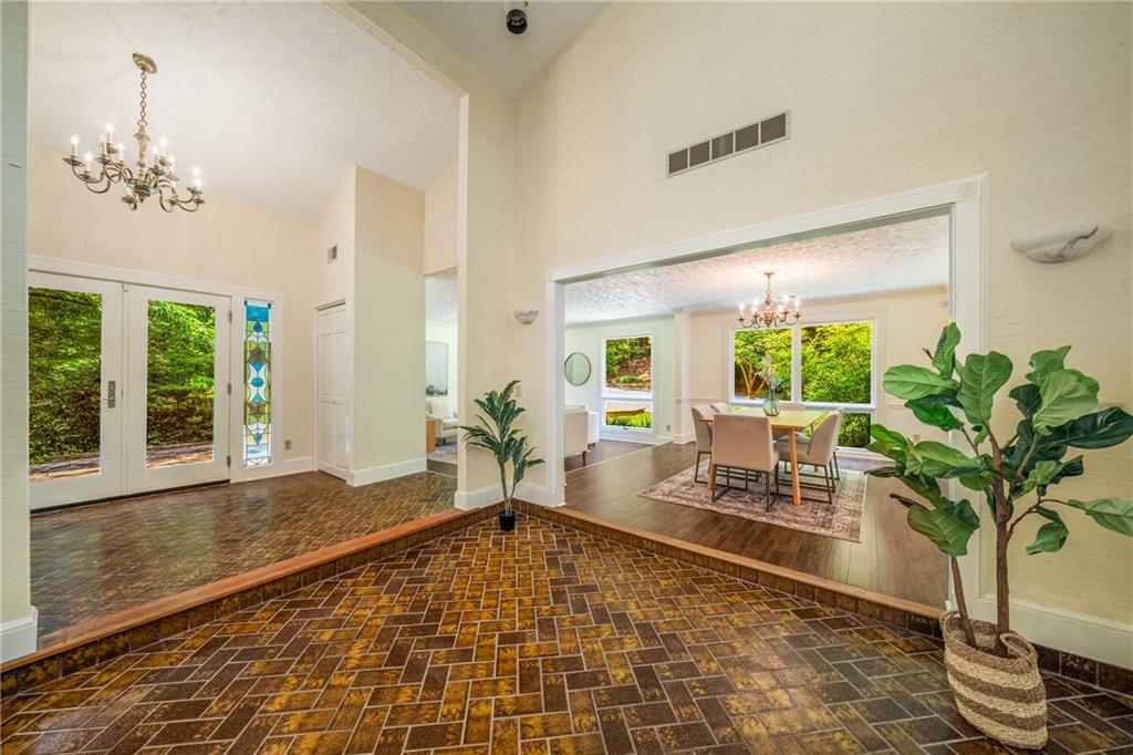 1690 Trotters Lane