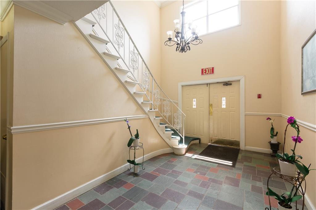 6851 Roswell Road B15