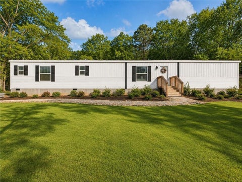 Homes For Sale - 136 Pine Street<br/> Danielsville, GA 30633