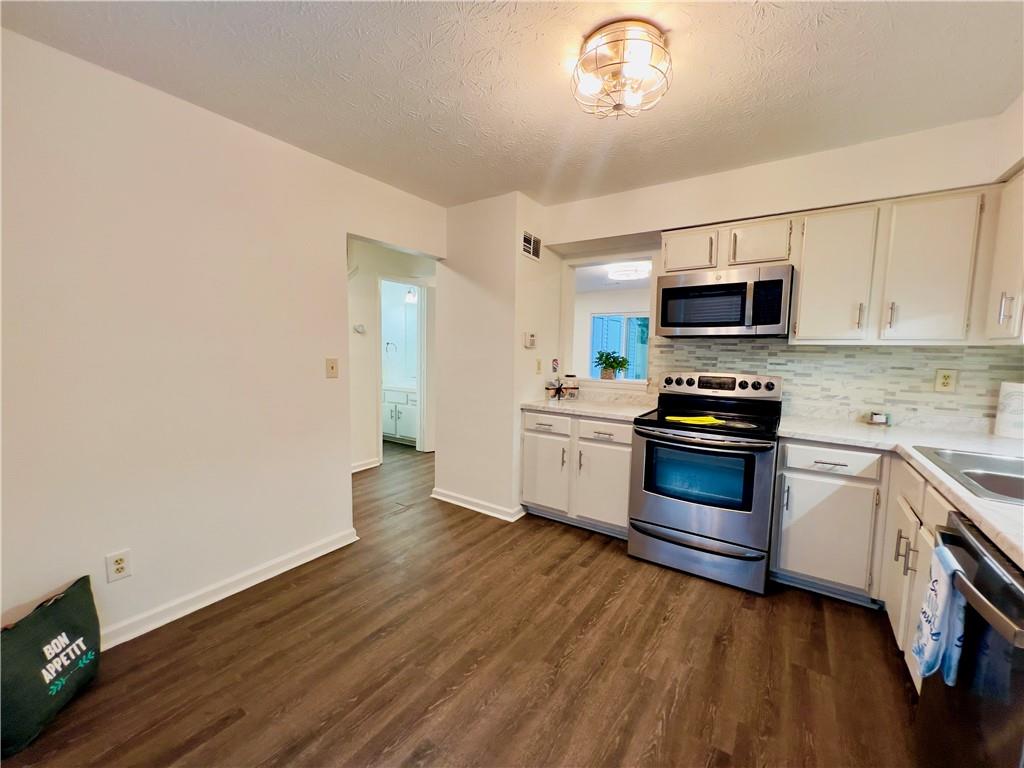 3159 Shadow walk Lane