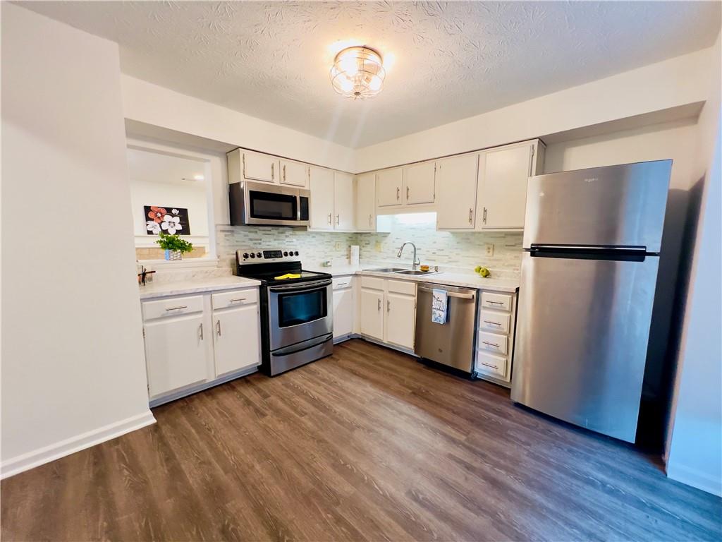3159 Shadow walk Lane