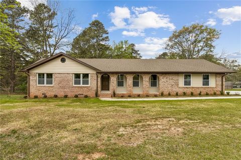 Homes For Sale - 2526 Hamill Drive<br/> Buford, GA 30519