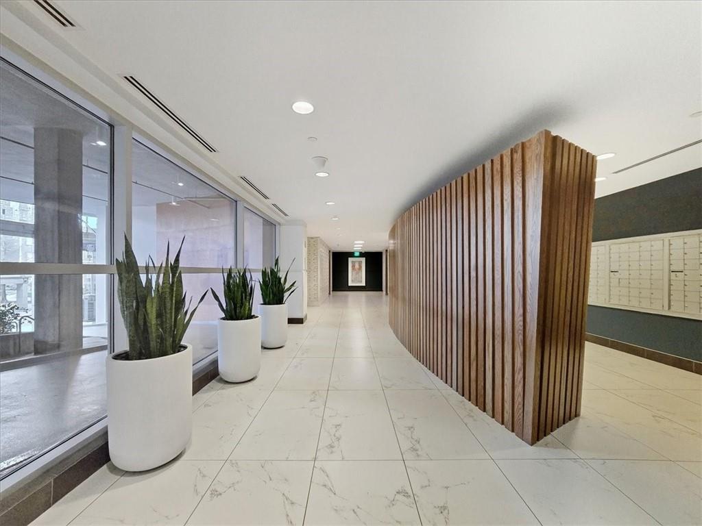 923 Peachtree Street NE 1221