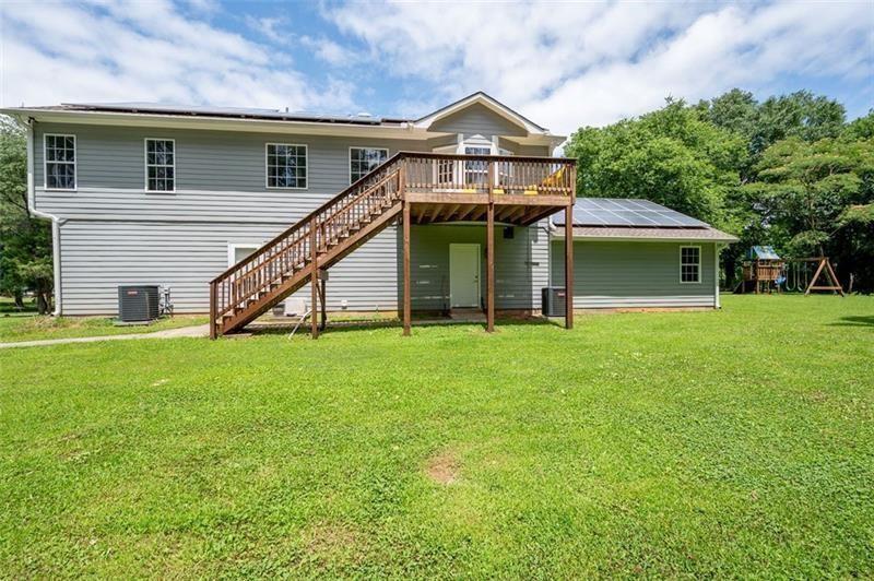 76 VAUGHN Road NE
