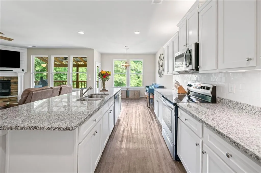 Cornelia, Georgia 30531, United States, 4 Bedrooms Bedrooms, ,3 BathroomsBathrooms,Residential,Active,131760