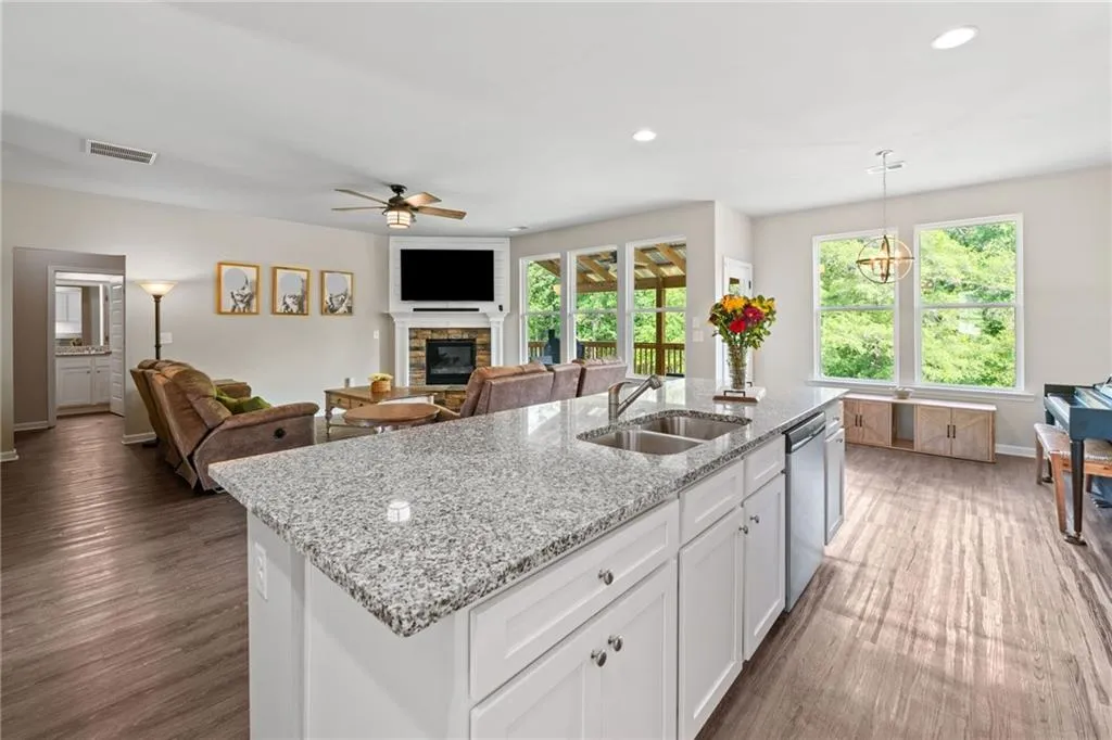 Cornelia, Georgia 30531, United States, 4 Bedrooms Bedrooms, ,3 BathroomsBathrooms,Residential,Active,131760