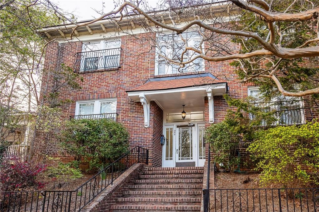 968 Saint Charles Avenue NE 216