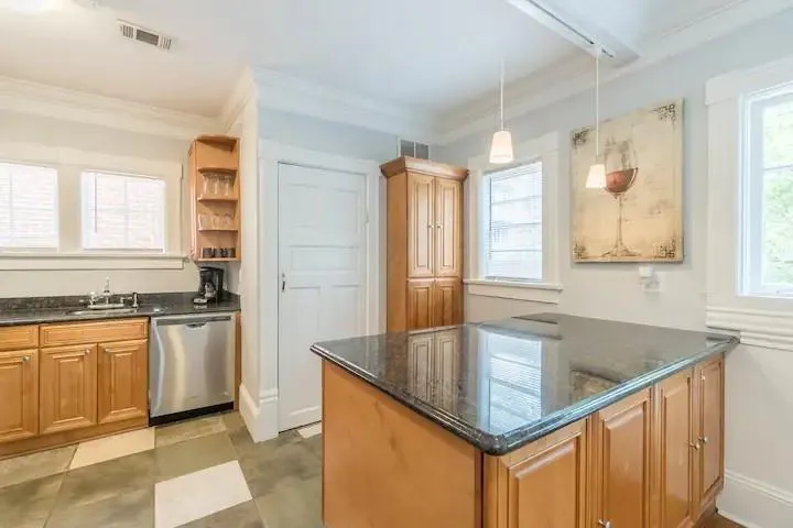 Atlanta, Georgia 30308, United States, 2 Bedrooms Bedrooms, ,1 BathroomBathrooms,Residential,Active,20884