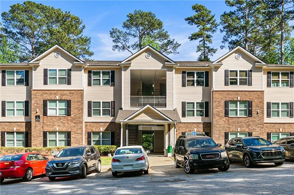 1202 Fairington Village Drive Dr