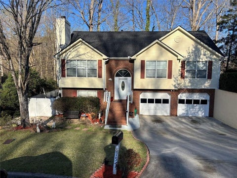 Homes For Sale - 875 Long Branch Circle<br/> Sugar Hill, GA 30518