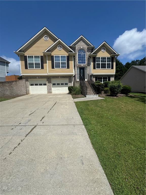 Move-In Ready Ranch in Fairmont on the Park! Welcome to your new home in one of Dacula’s most desirable swim and tennis communities! This spacious 4-bedroom, 2-bath home sits on a prime lot and is packed with features perfect for comfortable living and entertaining.
Key Features: Bright, open layout with windows galore. Generously sized kitchen with island, ideal for gatherings. Includes refrigerator, washer, and dryer. Large fenced-in backyard. Spacious bedrooms and plenty of room for hosting family or friends.
Community Perks: Swim/tennis amenities and park access included in lease. Located in sought-after Fairmont on the Park Subdivision. Minutes from Kroger, new Publix, Dacula Post Office, and Auburn Avenue. Easy access to Fence Road and Hwy 316
This home won’t last long! Don’t miss the opportunity to make this well-maintained, move-in-ready ranch your next home!