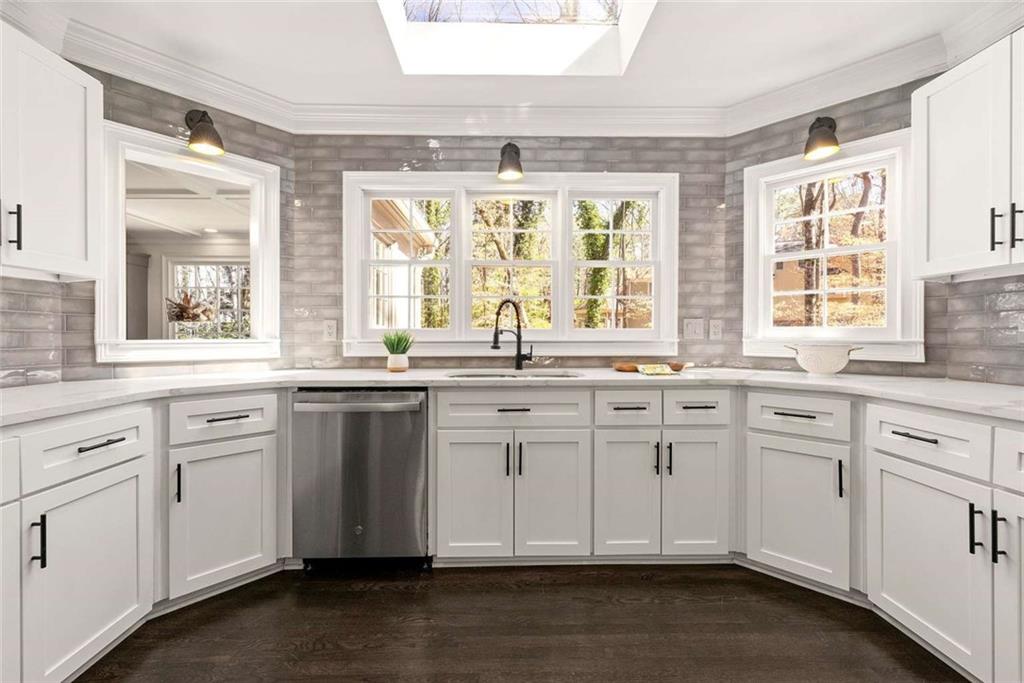 320 Woodlake Court, Alpharetta, Georgia image 8