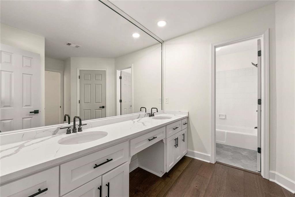 320 Woodlake Court, Alpharetta, Georgia image 13