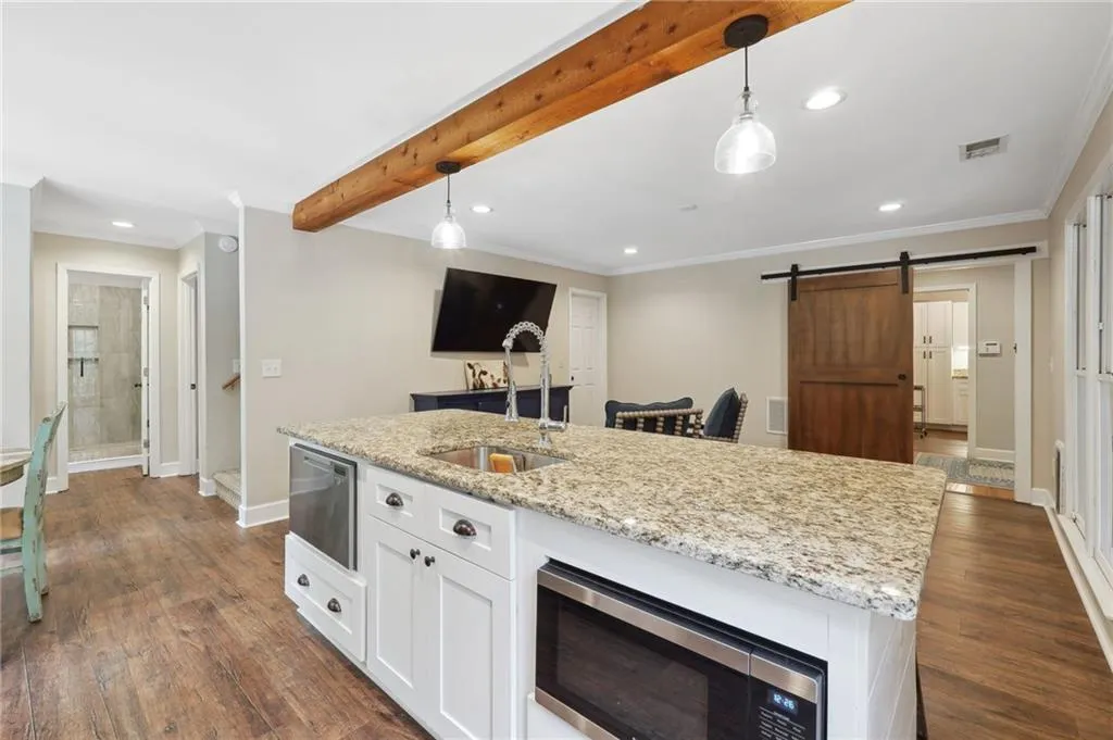 Canton, Georgia 30115, United States, 8 Bedrooms Bedrooms, ,6 BathroomsBathrooms,Residential,Active,69560