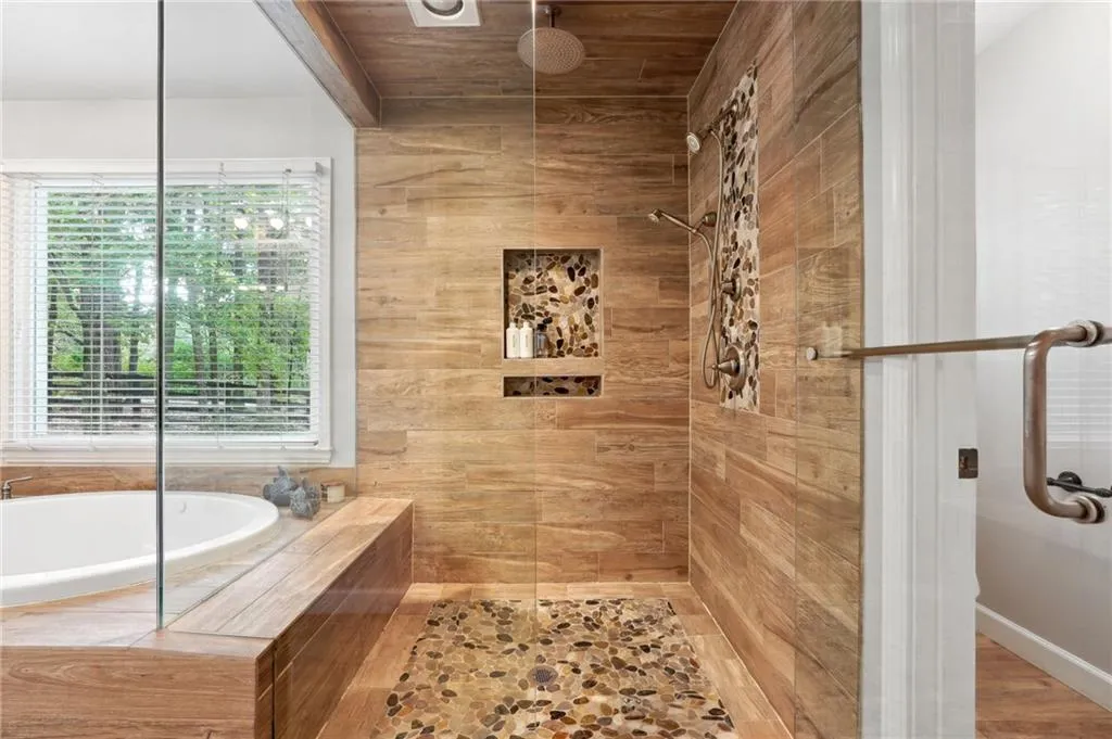 Canton, Georgia 30115, United States, 8 Bedrooms Bedrooms, ,6 BathroomsBathrooms,Residential,Active,69560