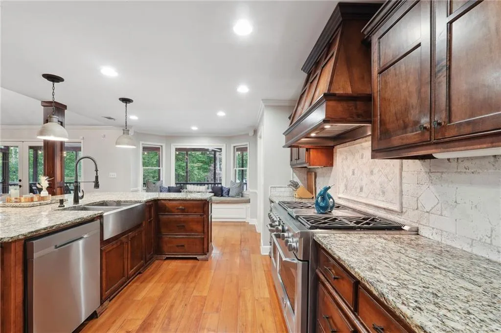 Canton, Georgia 30115, United States, 8 Bedrooms Bedrooms, ,6 BathroomsBathrooms,Residential,Active,69560