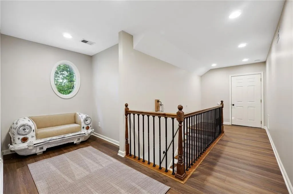 Canton, Georgia 30115, United States, 8 Bedrooms Bedrooms, ,6 BathroomsBathrooms,Residential,Active,69560