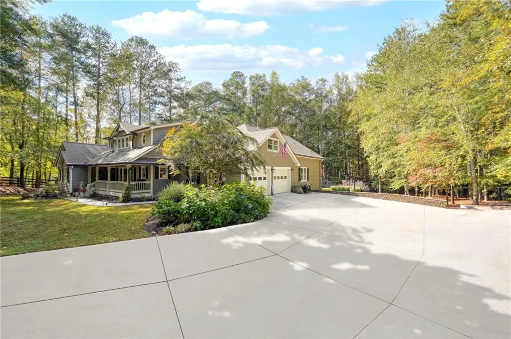 Canton, Georgia 30115, United States, 8 Bedrooms Bedrooms, ,6 BathroomsBathrooms,Residential,Active,69560